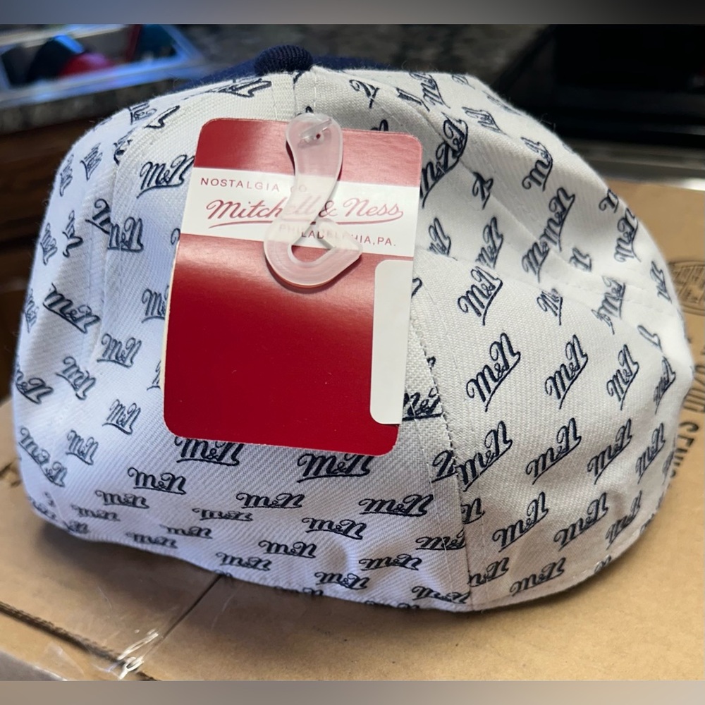 Mitchell & Ness 8 fitted hat- nwt - Picture 2 of 4